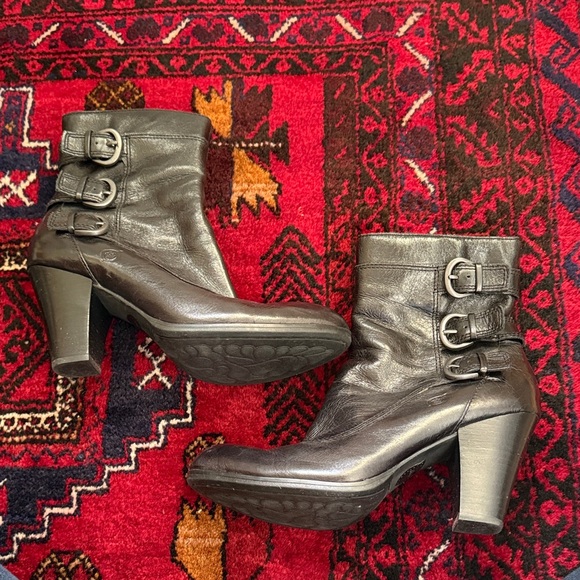 Born Black Zip With Buckles Accent Leather Heeled Boots Sz8 - Picture 8 of 16